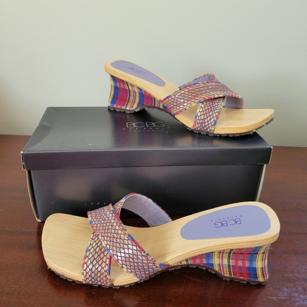 NWT BCBG Maxazria randbow snake skin wedge sandal heel with box size 8
